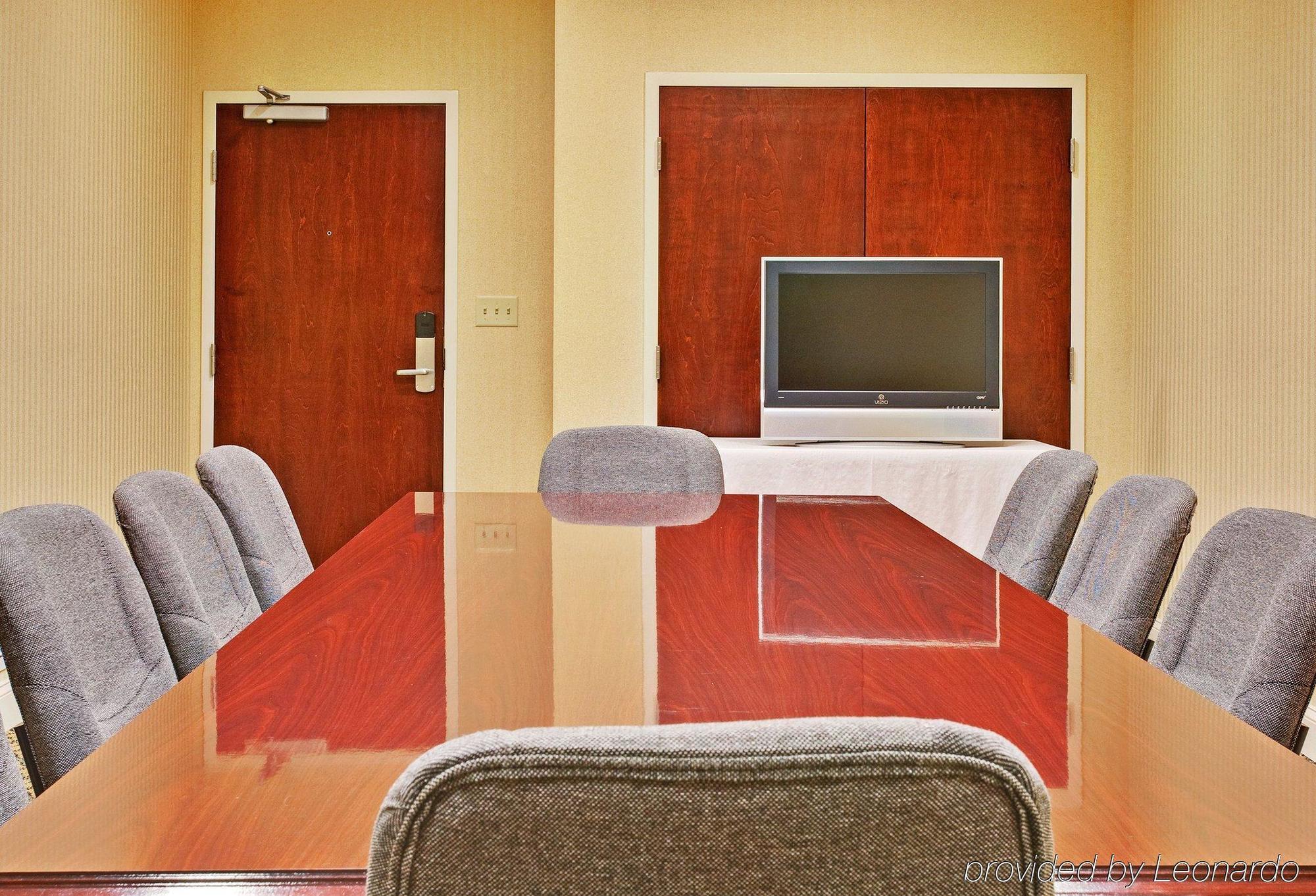 Holiday Inn Express & Suites Dyersburg, An Ihg Hotel Зручності фото