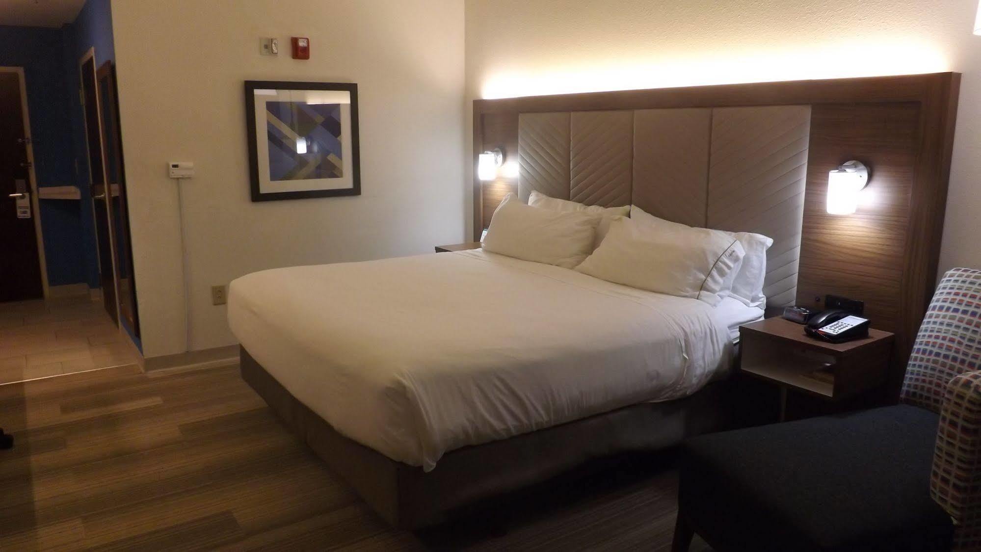 Holiday Inn Express & Suites Dyersburg, An Ihg Hotel Екстер'єр фото